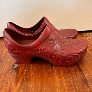 Dansko Pixie Women's Clogs In Deep Red Garden Shoes Outdoor Floral